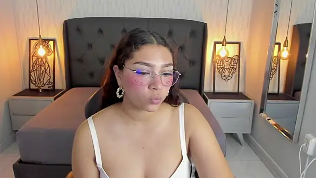 angelinemore online show from January 14, 7:30 pm