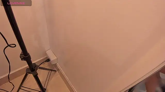 clarise hall3 online show from April 15, 8:20 pm