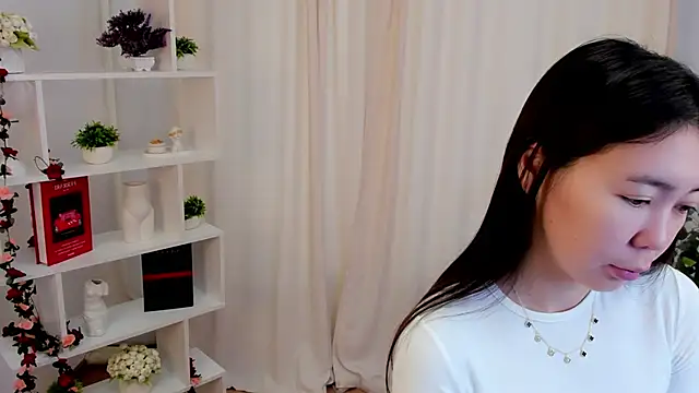 BettinaHuus online show from December 18, 5:45 am