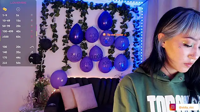 viicky r online show from February 6, 12:47 am