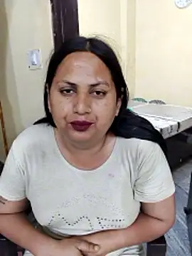 Hotmylips online show from April 18, 3:47 pm