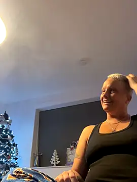 Bendoverbetty3 online show from December 21, 9:52 pm