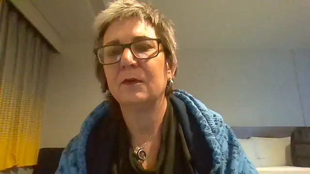 becky1111 online show from April 15, 9:32 am