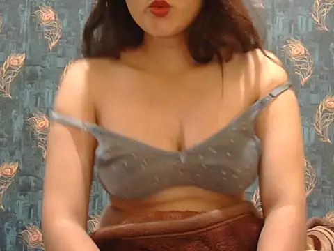 Parul Gulati online show from February 17, 7:24 pm