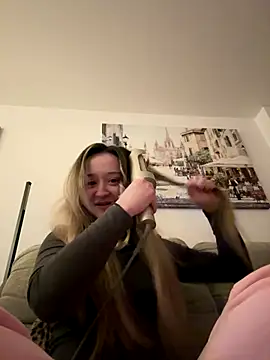 LilyLuck  online show from January 7, 9:40 pm