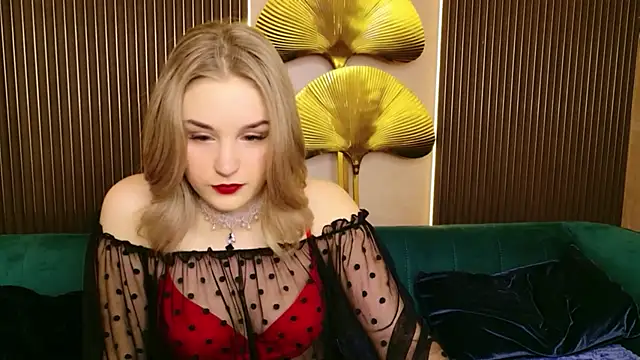 Molly Voss online show from January 31, 8:29 pm