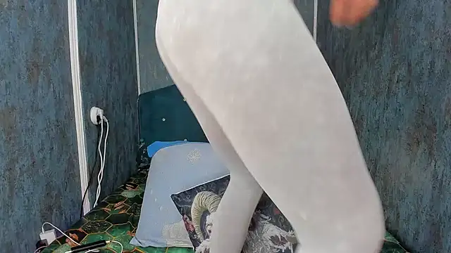 RedAssHottie online show from March 6, 6:08 am