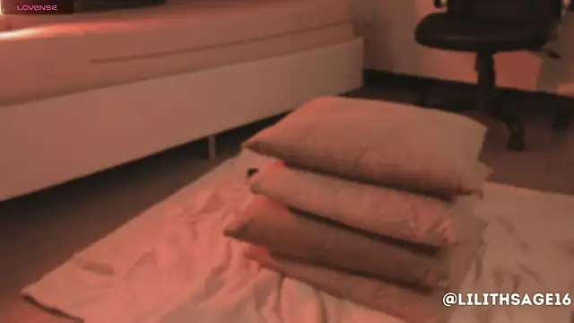 Lilith Sage  online show from February 25, 9:35 pm