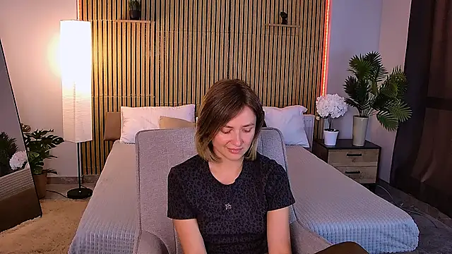 EmeraldGlow online show from June 4, 2:54 pm