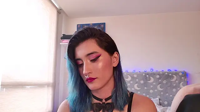 LunaisBack online show from April 19, 9:50 pm