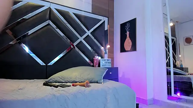 melody  sweet  online show from February 28, 8:30 pm