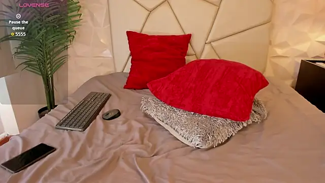 LittleZanee online show from January 13, 8:13 pm