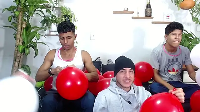 Interracial Snow Bunny online show from February 13, 11:28 pm