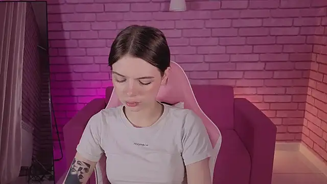 Ellya me online show from February 7, 9:24 am