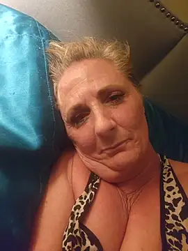 HotAzMilf online show from March 31, 9:09 am