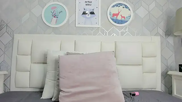 laura rouse7 online show from February 19, 8:29 pm