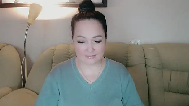 infinity loveliness online show from February 3, 8:30 am