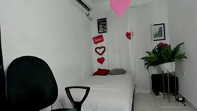 hazel slim online show from February 25, 3:43 pm