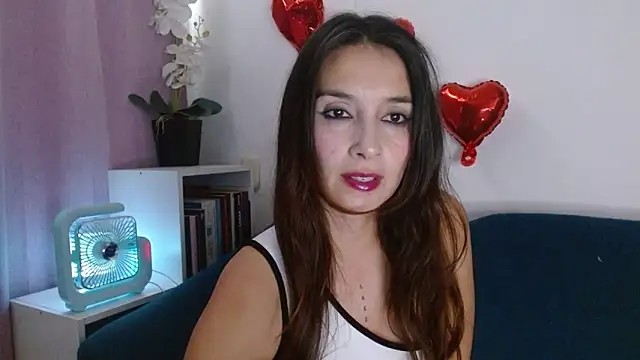 Almaglow  online show from February 26, 6:40 pm