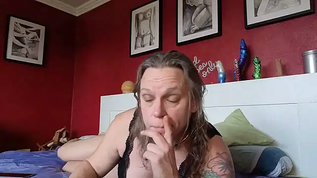 XylaPhoenix online show from February 26, 1:10 pm