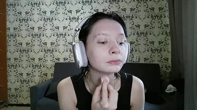 LxayBloom online show from March 8, 7:12 am