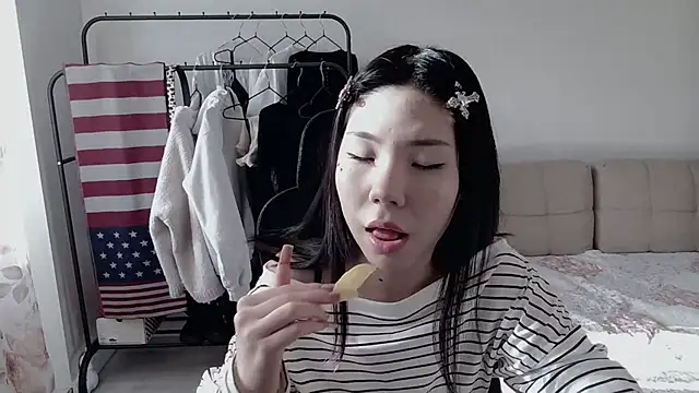 AprilOnilll online show from February 1, 4:55 am