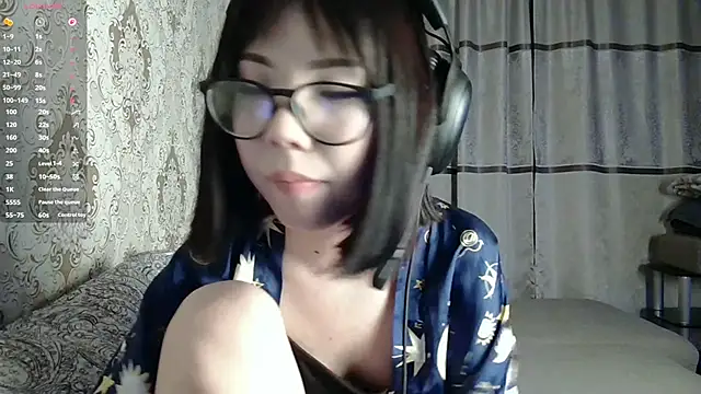 AprilOnilll online show from March 20, 5:07 pm