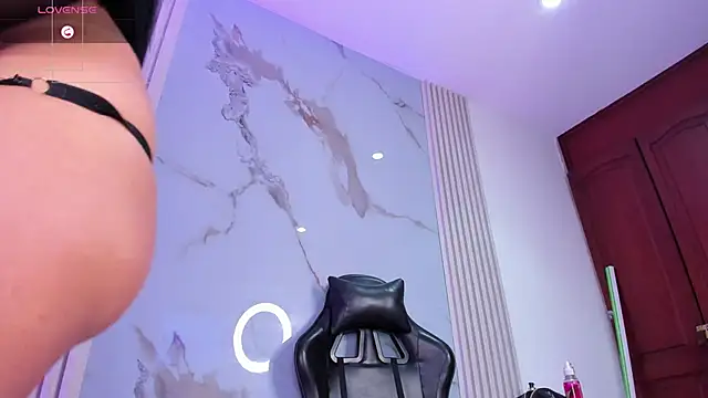 NatashaTaylor1 online show from April 21, 2:51 am