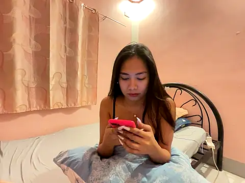 Mira Janee online show from January 8, 10:30 am