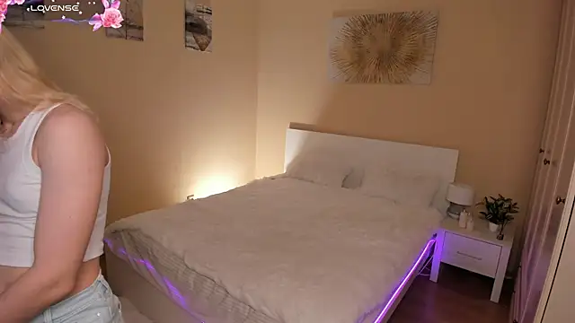 SweetNova  online show from April 18, 11:56 am