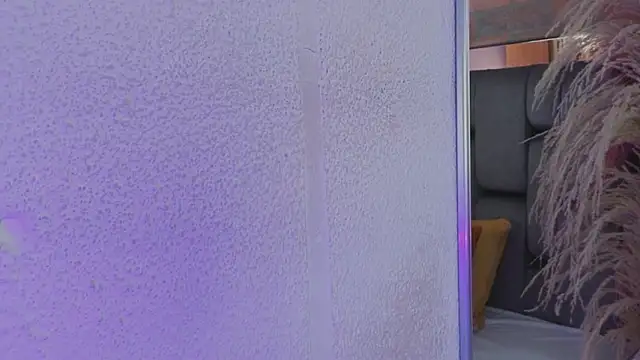 Missy 22  online show from March 16, 1:15 pm