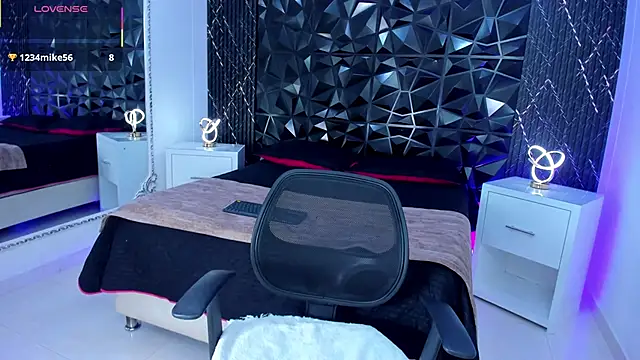 DafneHills  online show from January 12, 9:09 pm