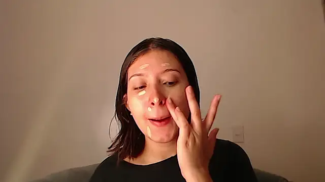 -Ivonnys online show from February 9, 10:45 pm