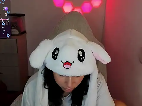 emillyaqua online show from February 3, 10:23 pm