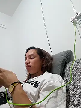 ofjuliaa online show from March 29, 4:11 am