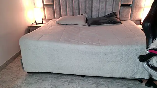 azul veraa online show from March 13, 12:50 pm