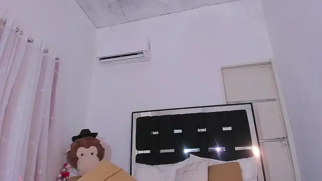 zoe siren online show from July 27, 5:37 am