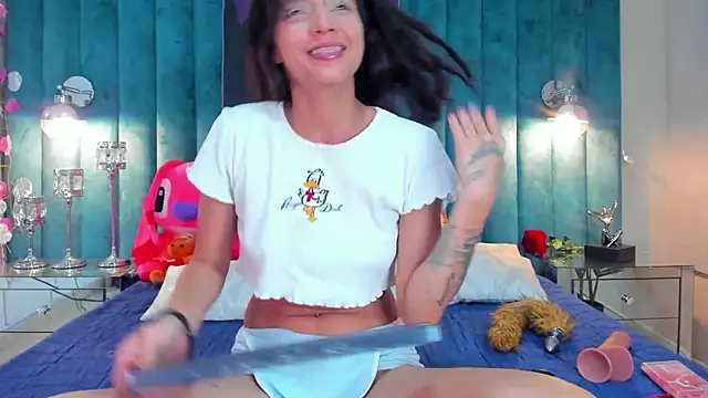 mia ellieth online show from April 22, 5:43 pm