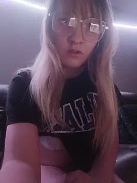 BunnySnowFlake online show from April 6, 2:33 am