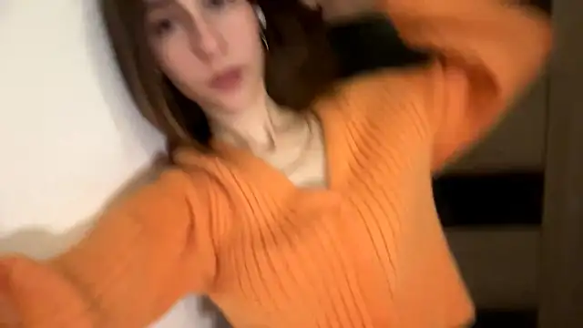 ElsieKuhlmann online show from February 12, 5:53 am