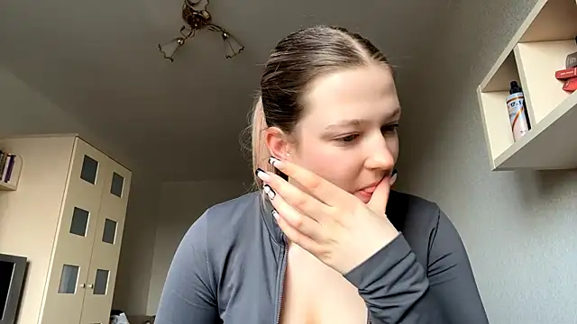 JammieMickiewicz online show from March 11, 7:23 am