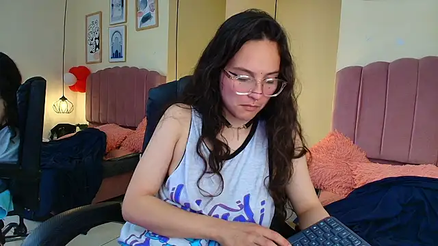 Hanabie  online show from March 11, 3:33 am