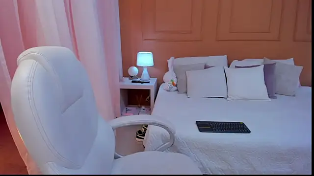 Abriil cutee online show from July 16, 2:43 pm