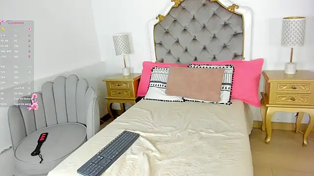 paulina lux online show from February 21, 8:31 pm