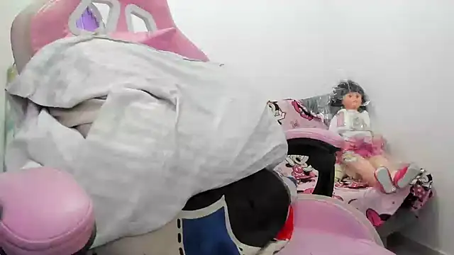 jenniferbodys online show from June 4, 10:36 pm