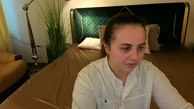 MikaFoxy online show from April 4, 5:39 am