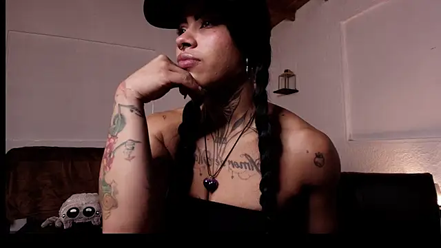 Canela Osada  online show from February 19, 11:43 am