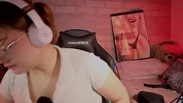 Mia Franklyn online show from April 3, 1:03 am