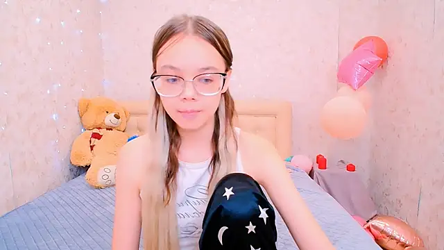 LolliStrawberry online show from February 26, 8:02 am