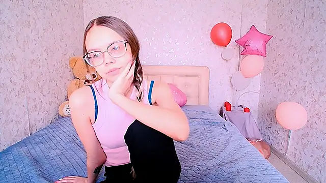 LolliStrawberry online show from March 6, 7:47 am